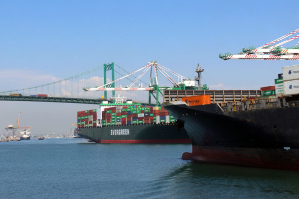 port-of-la-01